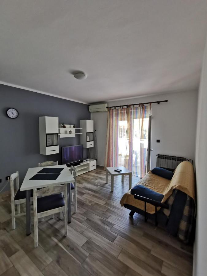 Apartment Martina Banjol Exterior foto