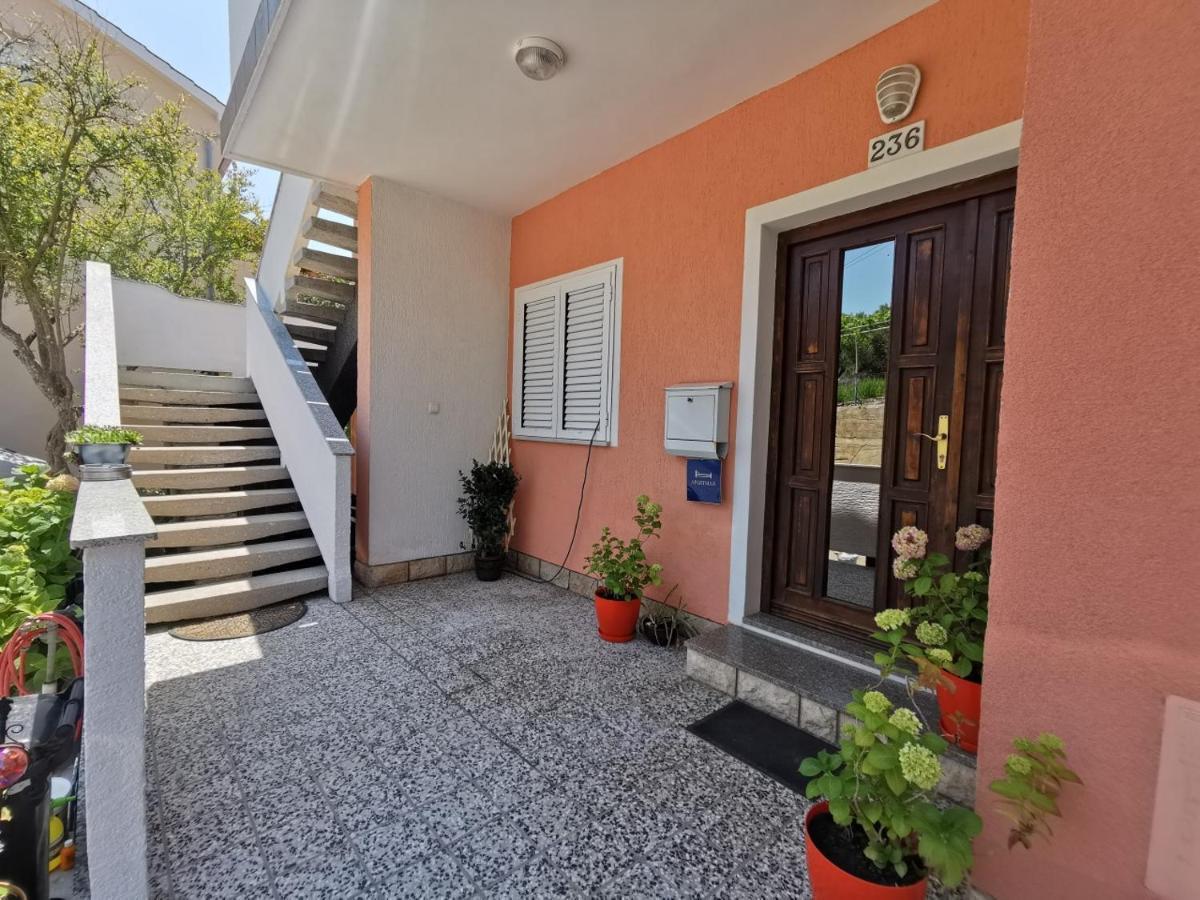 Apartment Martina Banjol Exterior foto