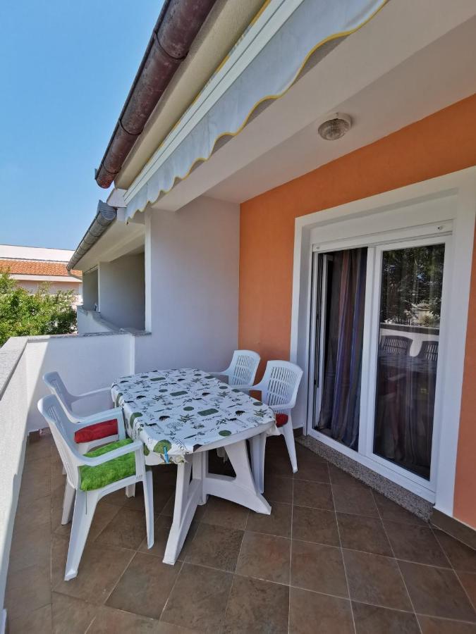 Apartment Martina Banjol Exterior foto
