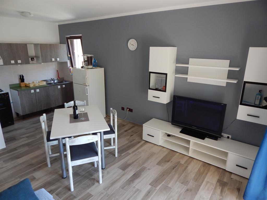 Apartment Martina Banjol Exterior foto