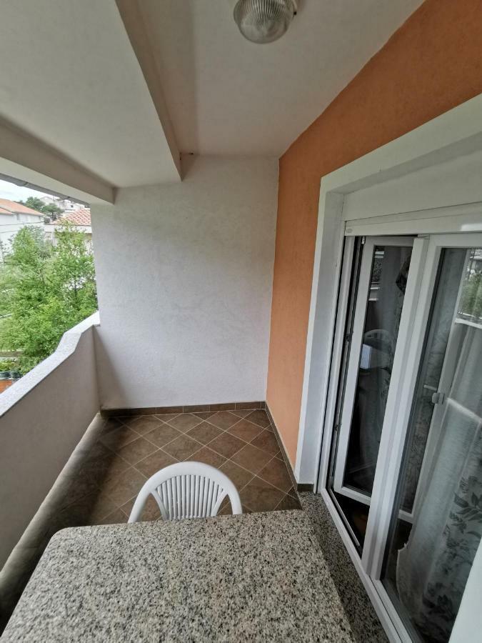 Apartment Martina Banjol Exterior foto