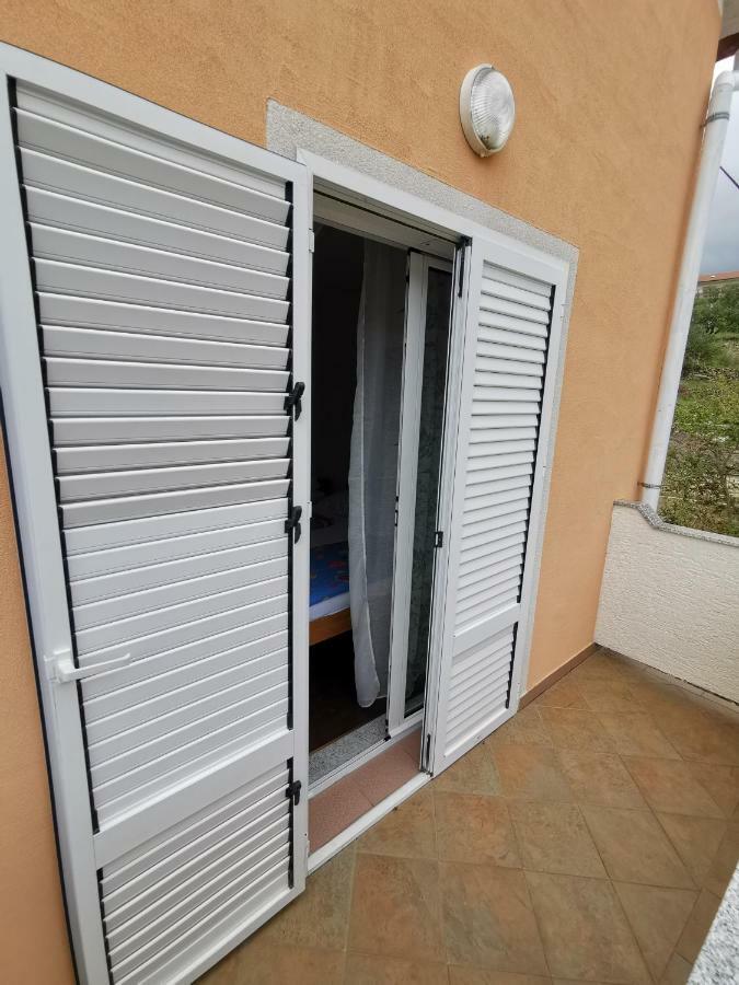 Apartment Martina Banjol Exterior foto
