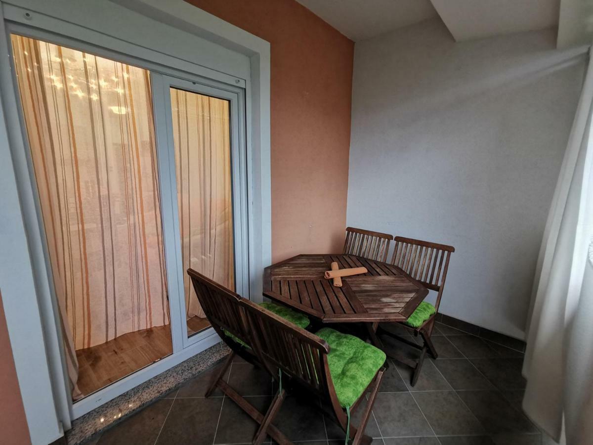 Apartment Martina Banjol Exterior foto